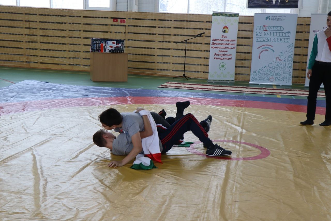 В Дрожжаном прошел районный турнир по борьбе «Корэш» памяти Сайфихана Нафиева