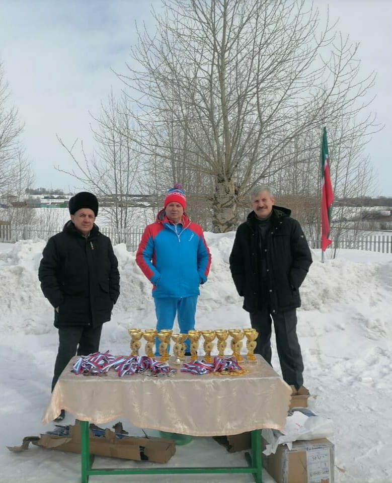 В Дрожжаном состоялись лыжные гонки в рамках партийного проекта «Спортивные традиции»