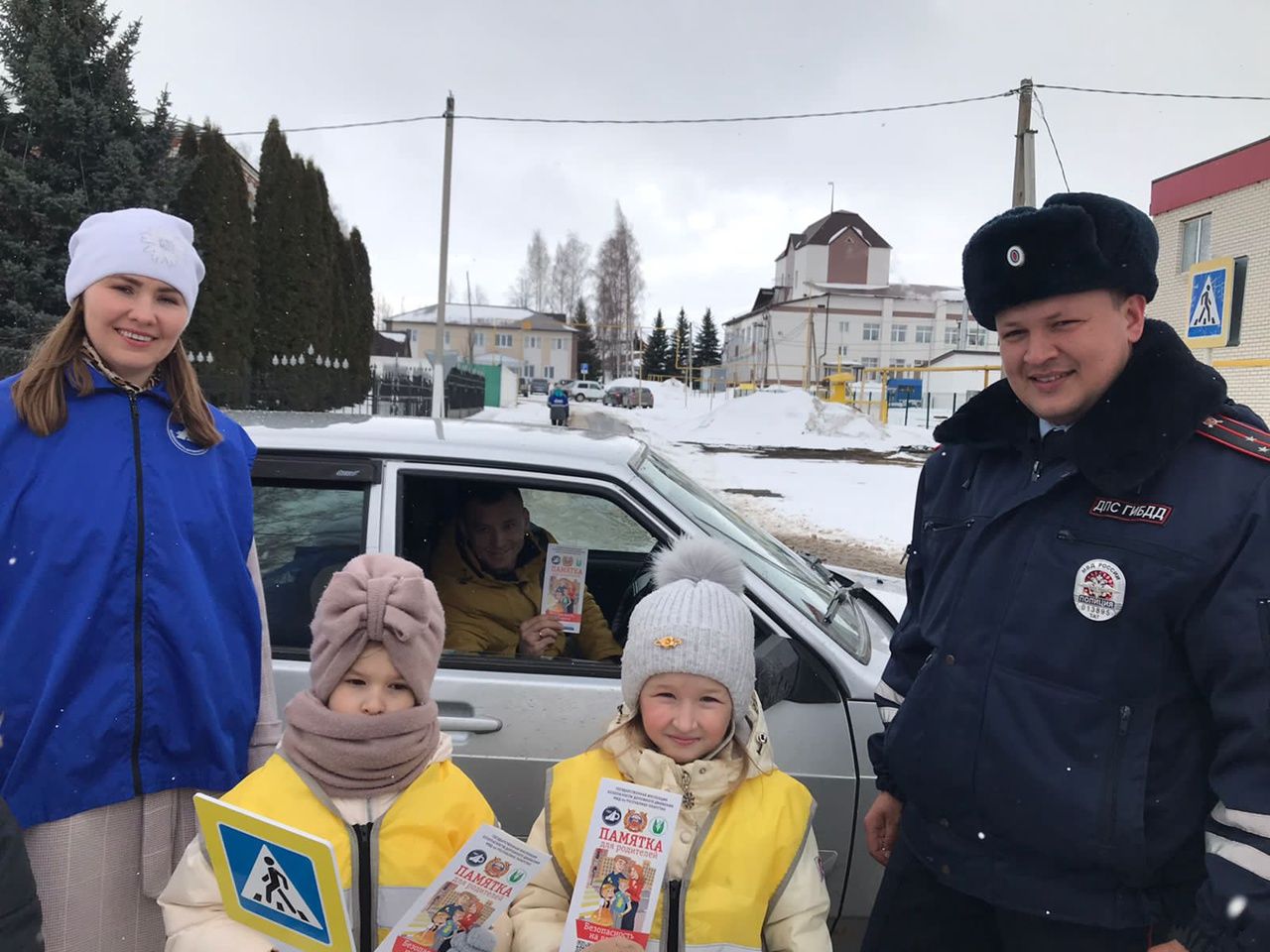 В Дрожжаном проходит акция «Шагающий автобус»