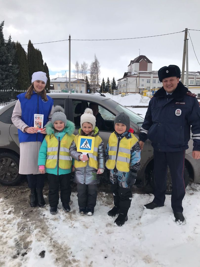 В Дрожжаном проходит акция «Шагающий автобус»