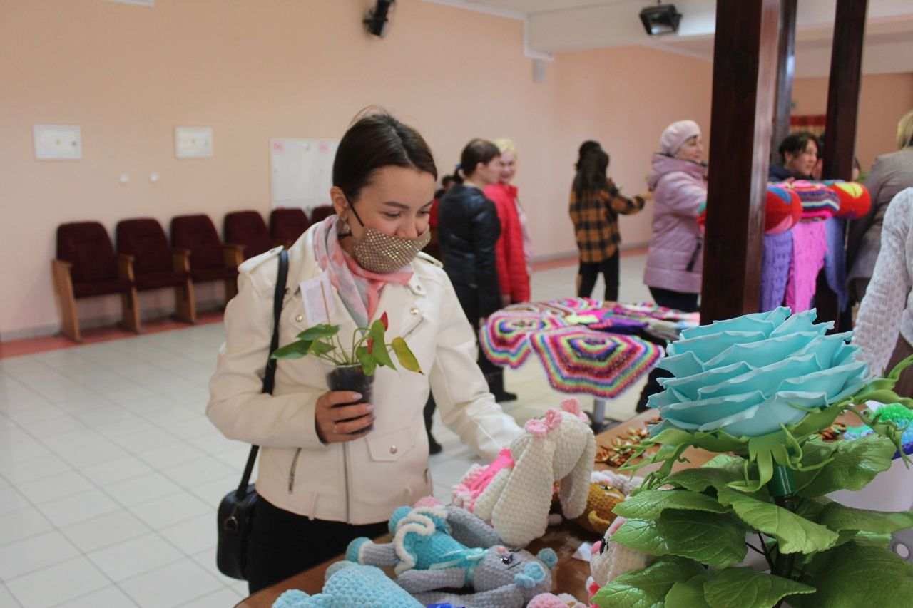 В рамках «Весенней недели добра» в Дрожжановском районе организовали выставку-продажу изделий