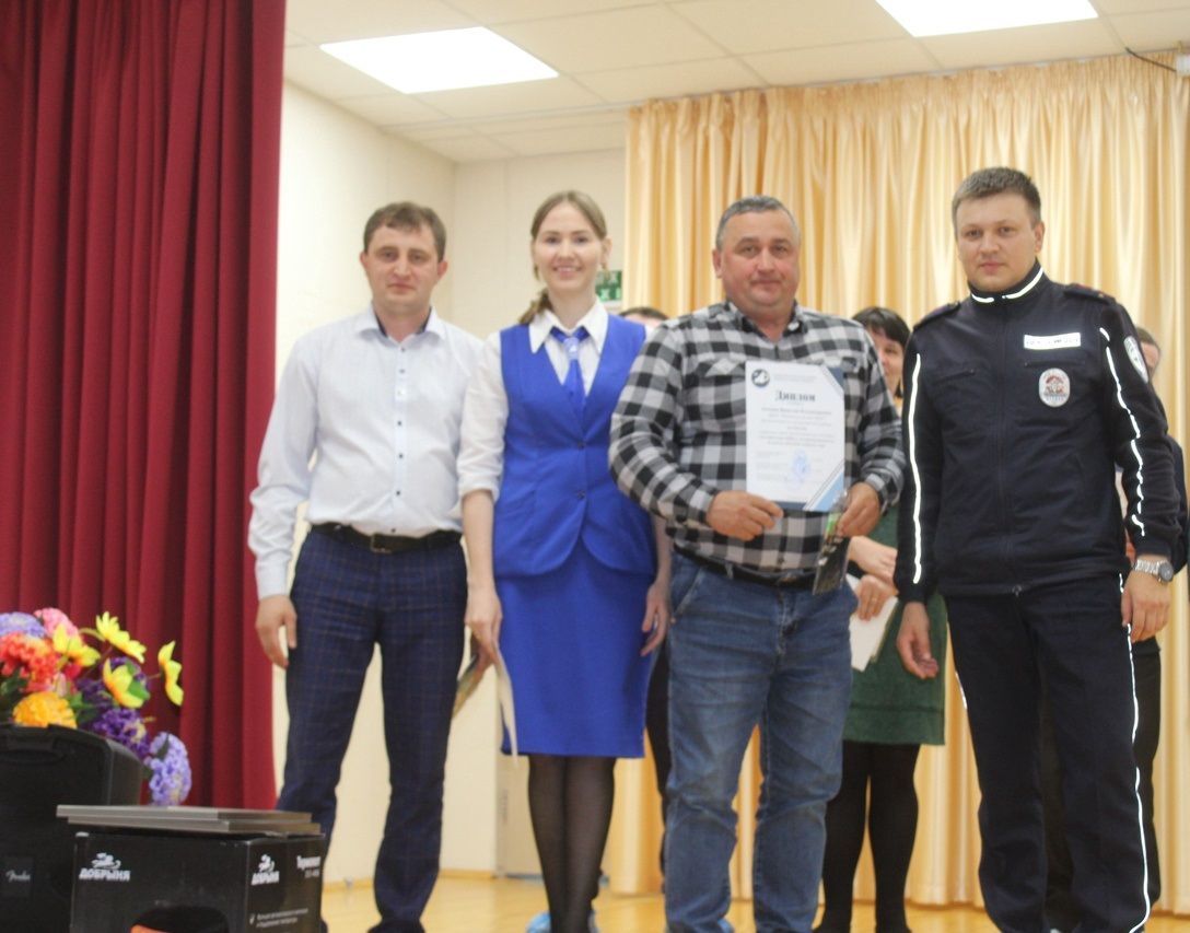 В Дрожжаном наградили лучший отряд юных инспекторов движения и их руководителей