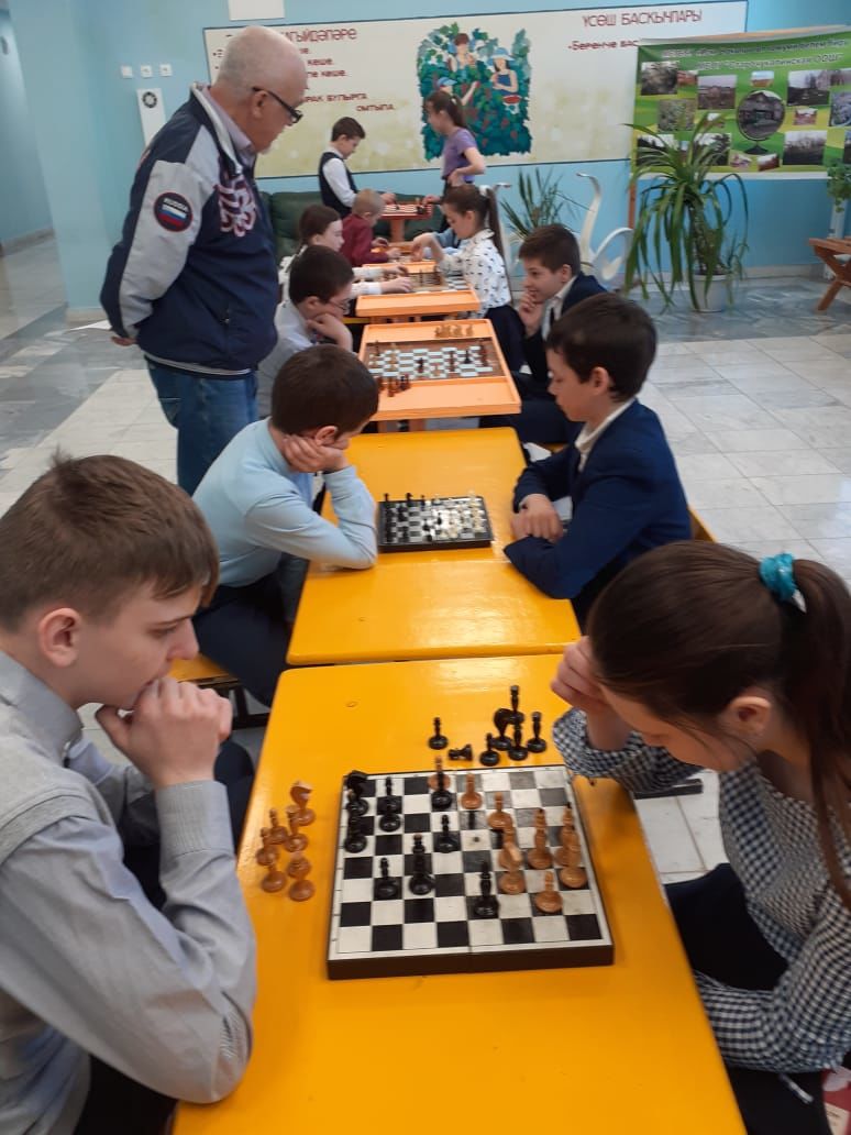 В Дрожжановском районе продолжаются шахматные турниры  среди учащихся на призы "Единая Россия"