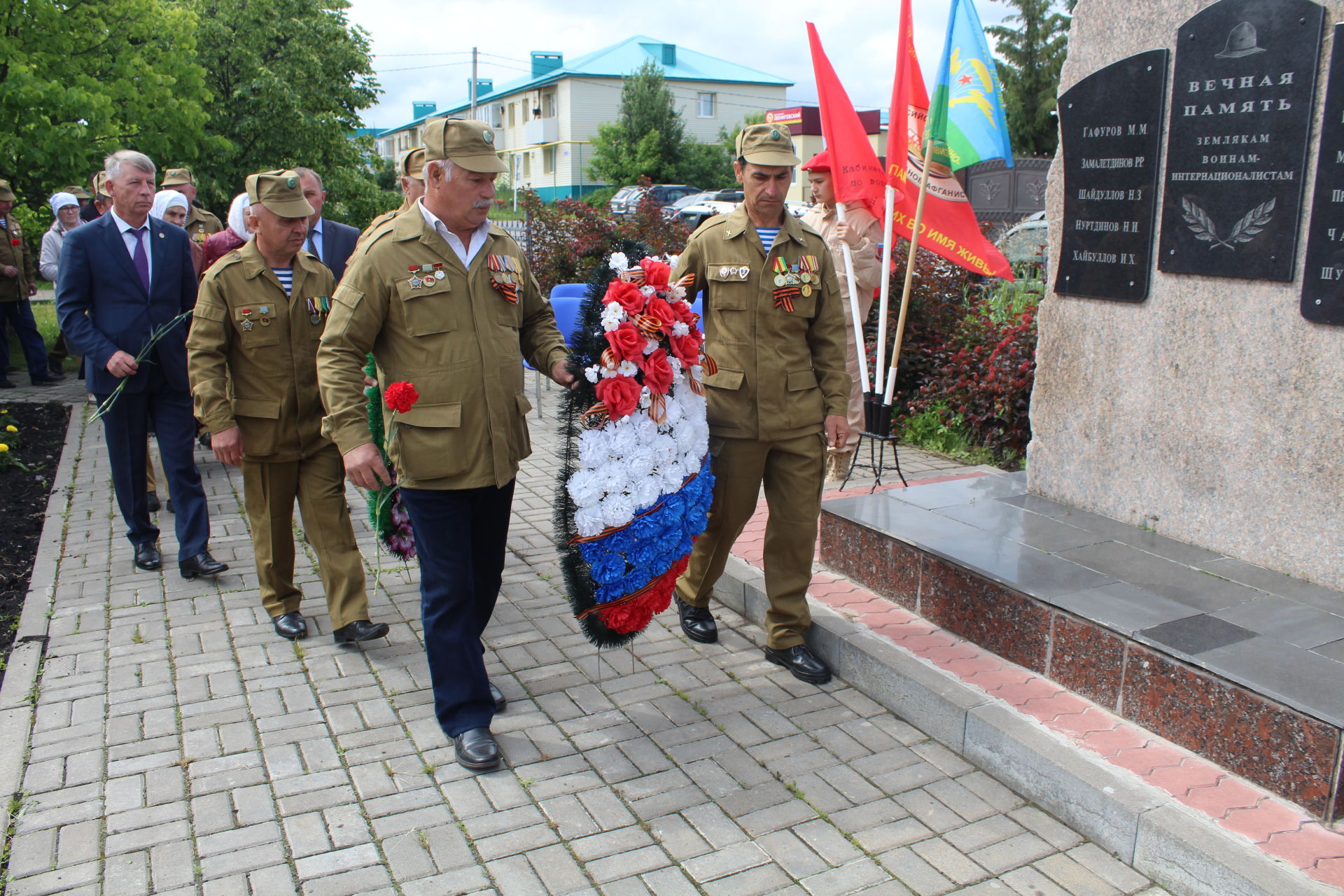 В  честь памятной даты -&nbsp; Дня ветеранов боевых действий в Дрожжаном состоялся автопробег и митинг