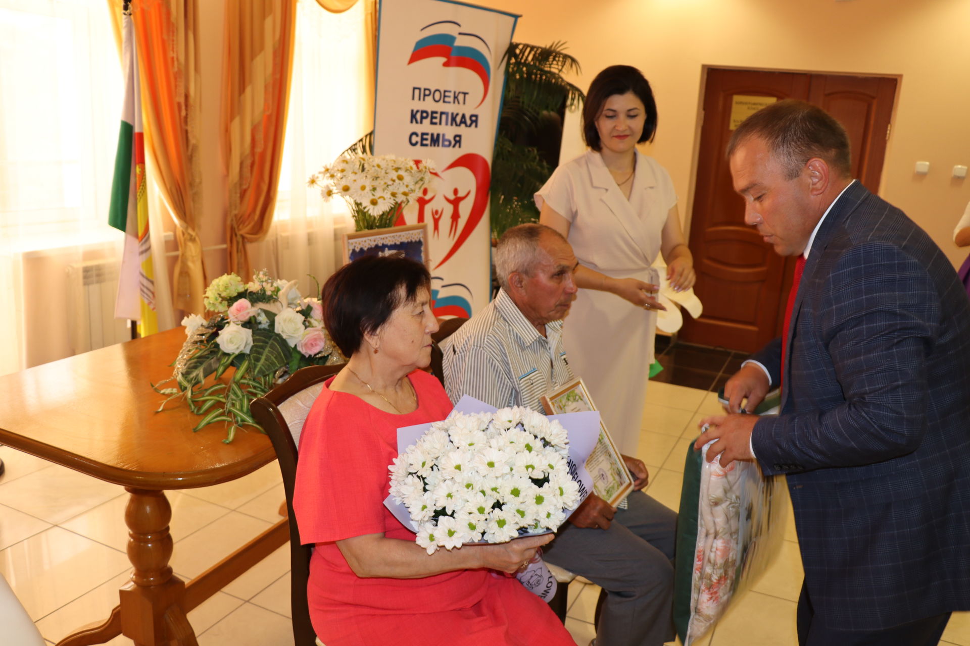 В Дрожжановском районе супругам Рахматуллиным вручили медаль «За любовь и верность»