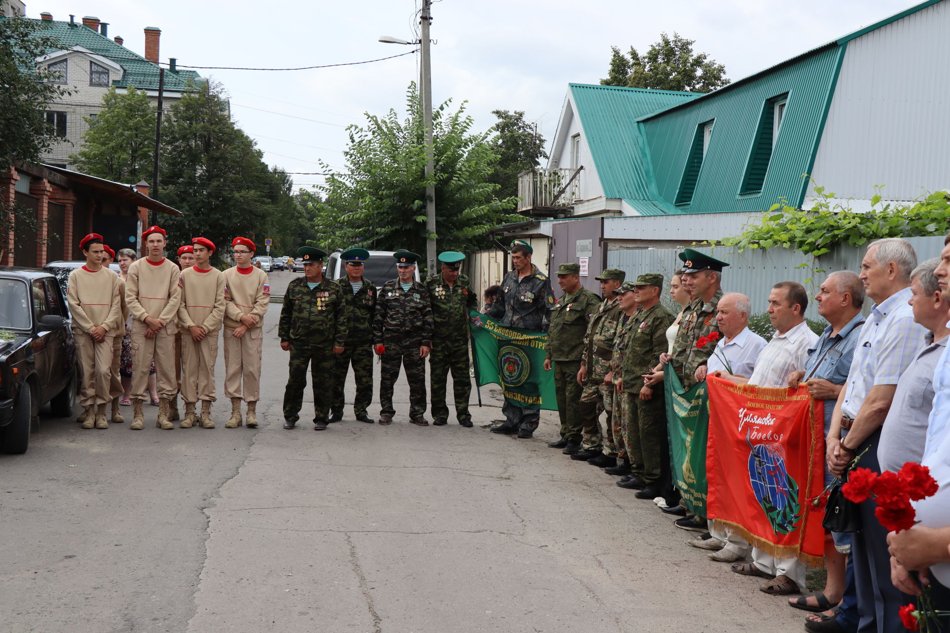 Мемориальную доску в память погибшему в Чечне, нашему земляку Ильмасу Нуртдинову установили в Ульяновске
