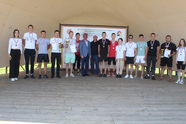 В Дрожжаном прошло чествование спортсменов, тренеров, учителей физкультуры