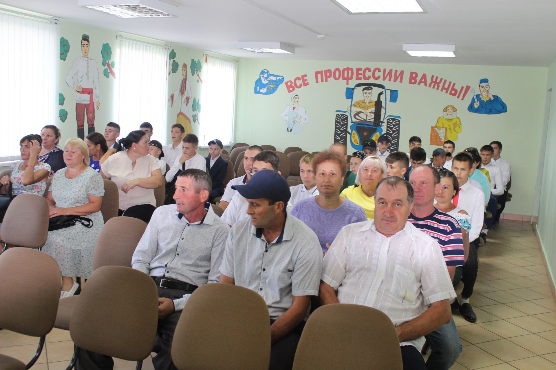 В Дрожжановском техникуме прошла традиционная торжественная линейка посвященная Дню Знаний