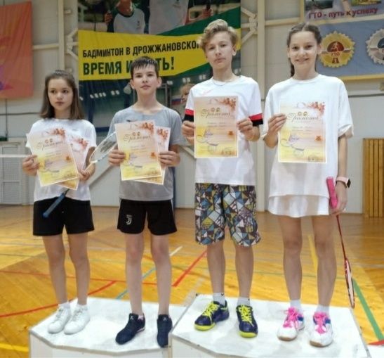 В Дрожжаном прошел турнир по бадминтону среди учащихся общеобразовательных школ района