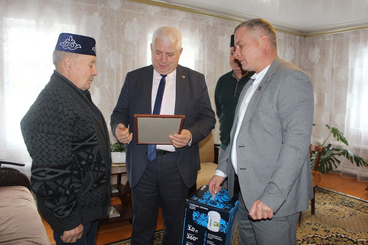 В Дрожжановском районе РТ ветерана-шахтера  поздравили с 90-летним юбилеем