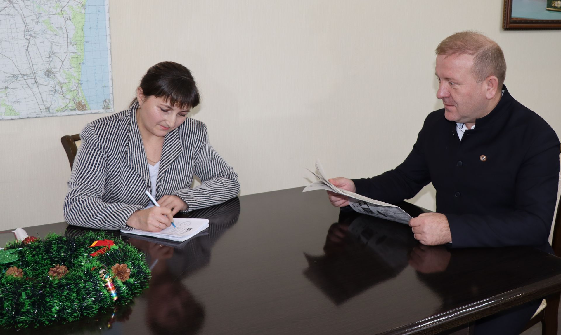 Чүпрәледә җитәкчеләр «подписка» бүләк итә