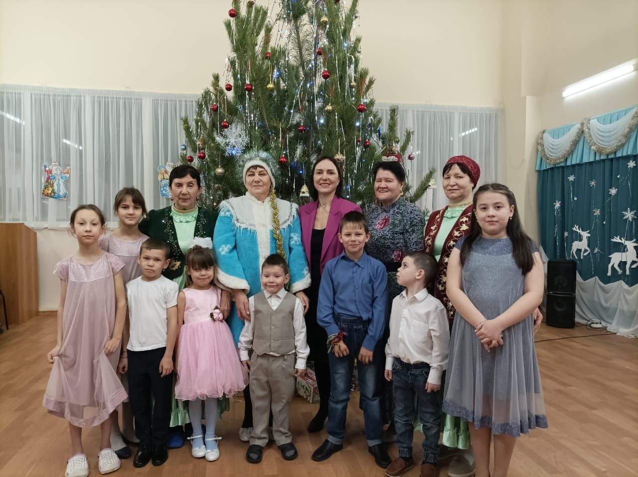 Активисты Дрожжановского отделения союза Пенсионеров России устроили праздник для воспитанников приюта