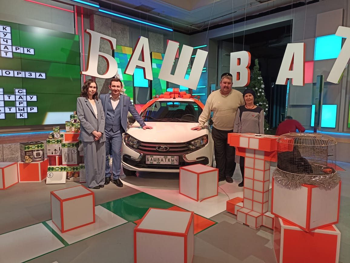 Семью Башировых из Дрожжановского района на передачу «Башваткыч» привели их кролики