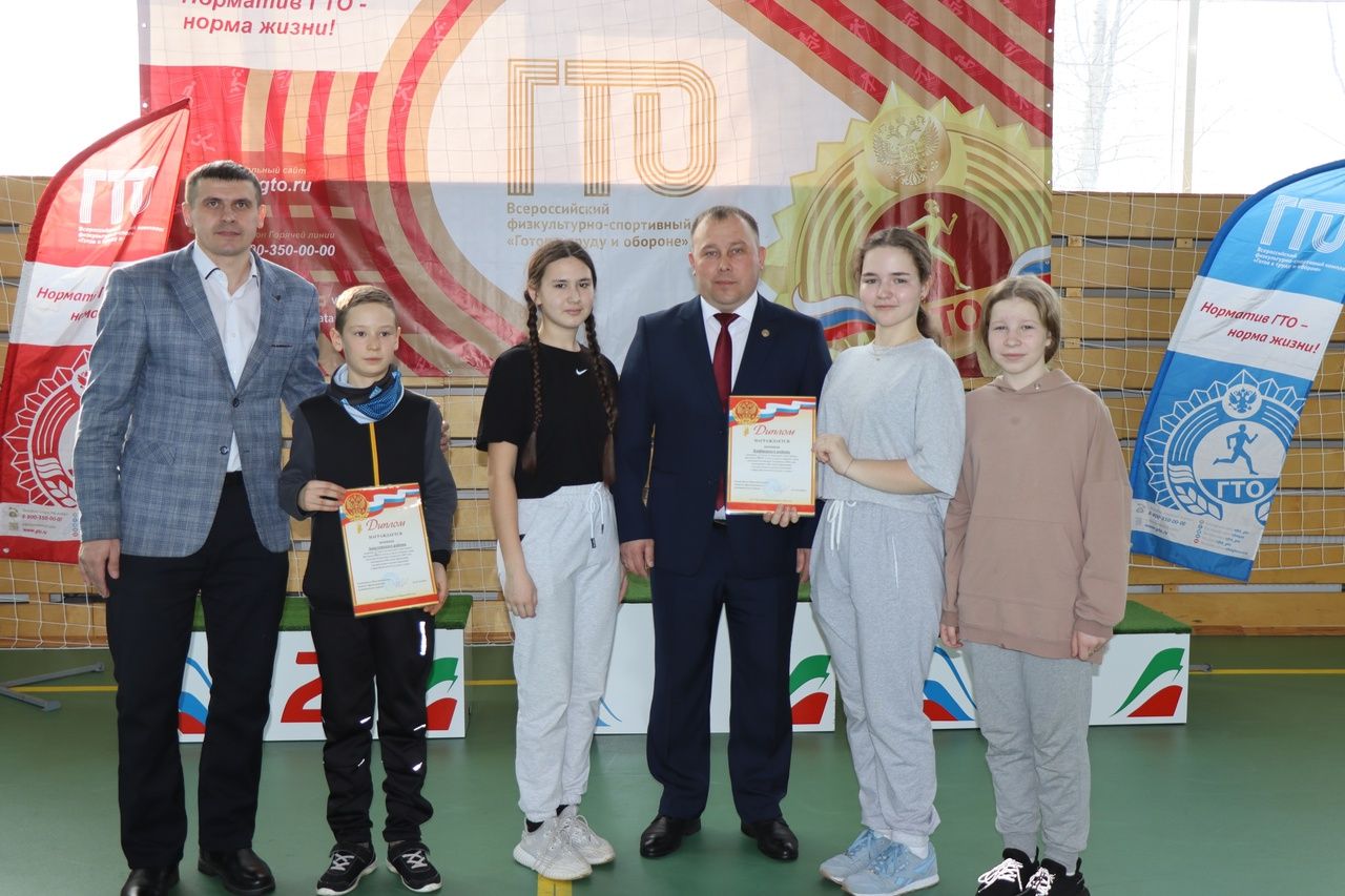 В Дрожжаном во время зонального этапа зимнего фестиваля ВФСК «Готов к труду и обороне» состоялось вручение знаков отличия ГТО