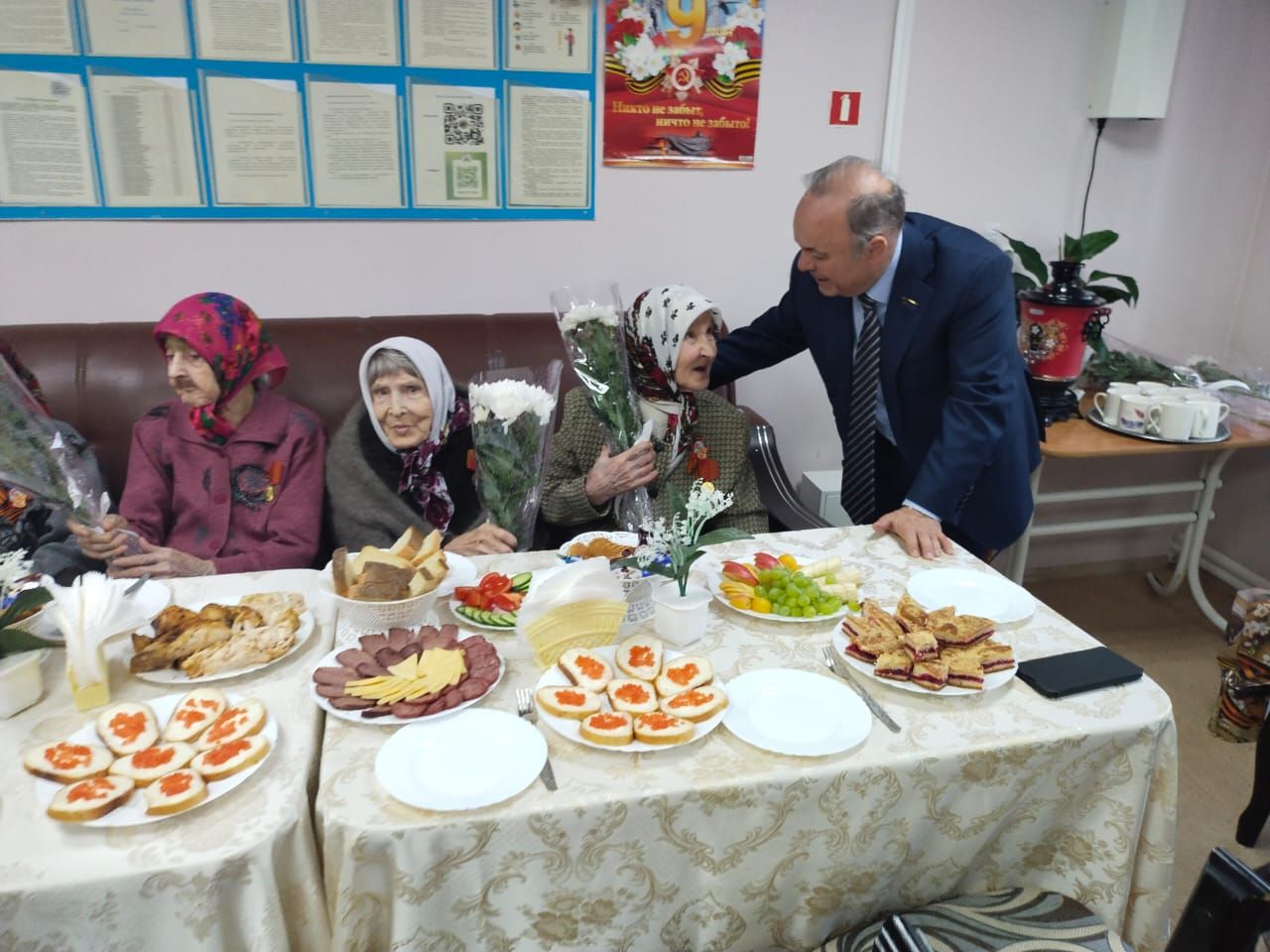 Два дрожжановца по месту рождению Рамис Сафиуллов и Экзам Губайдуллин посетили Тетюшский дом-интернат для престарелых и инвалидов