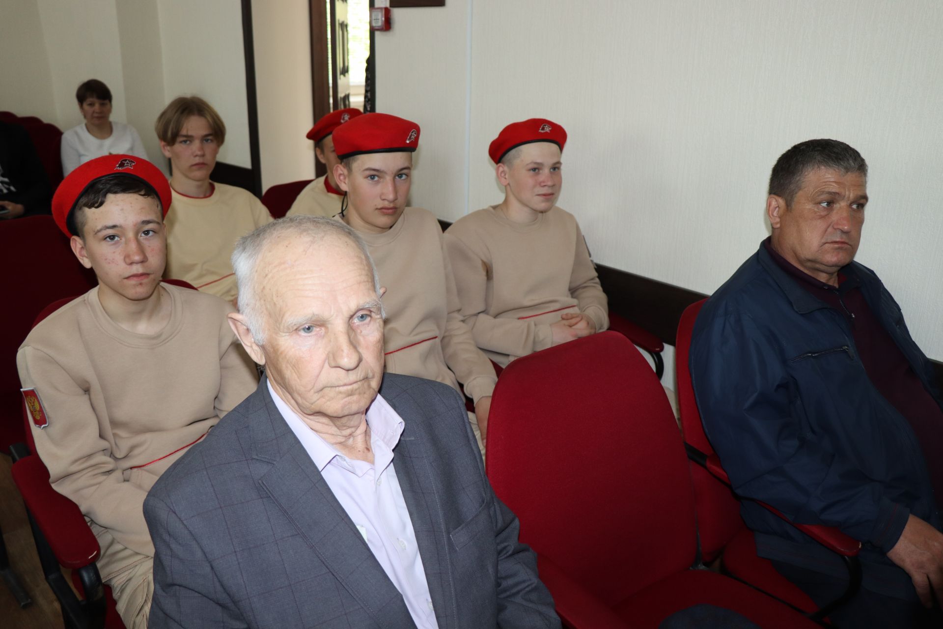 В Дрожжановском районе родителям погибшего солдата вручили орден Мужества
