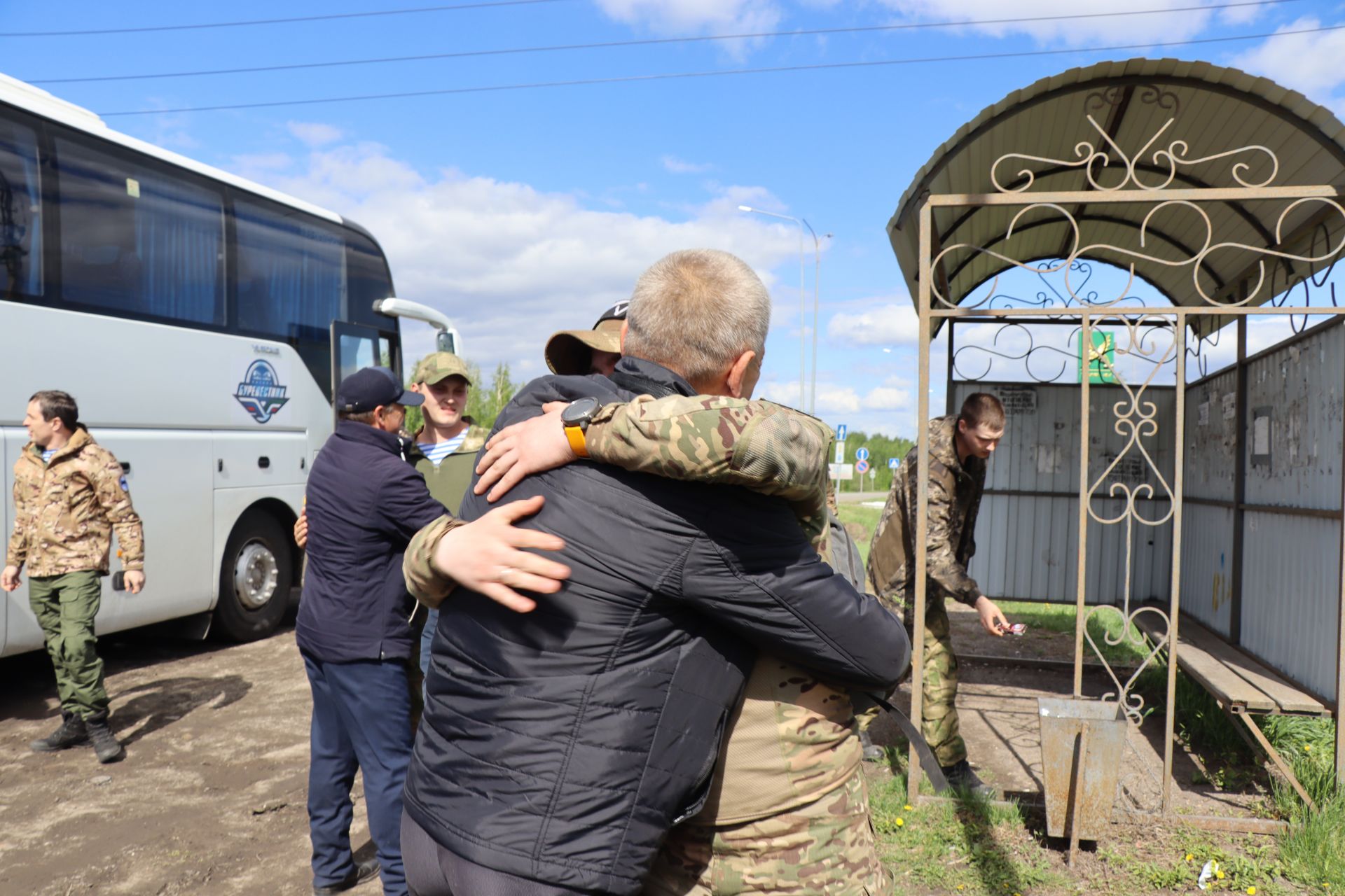 Долгожданная встреча: еще двое мобилизованных дрожжановцев вернулись в отпуск