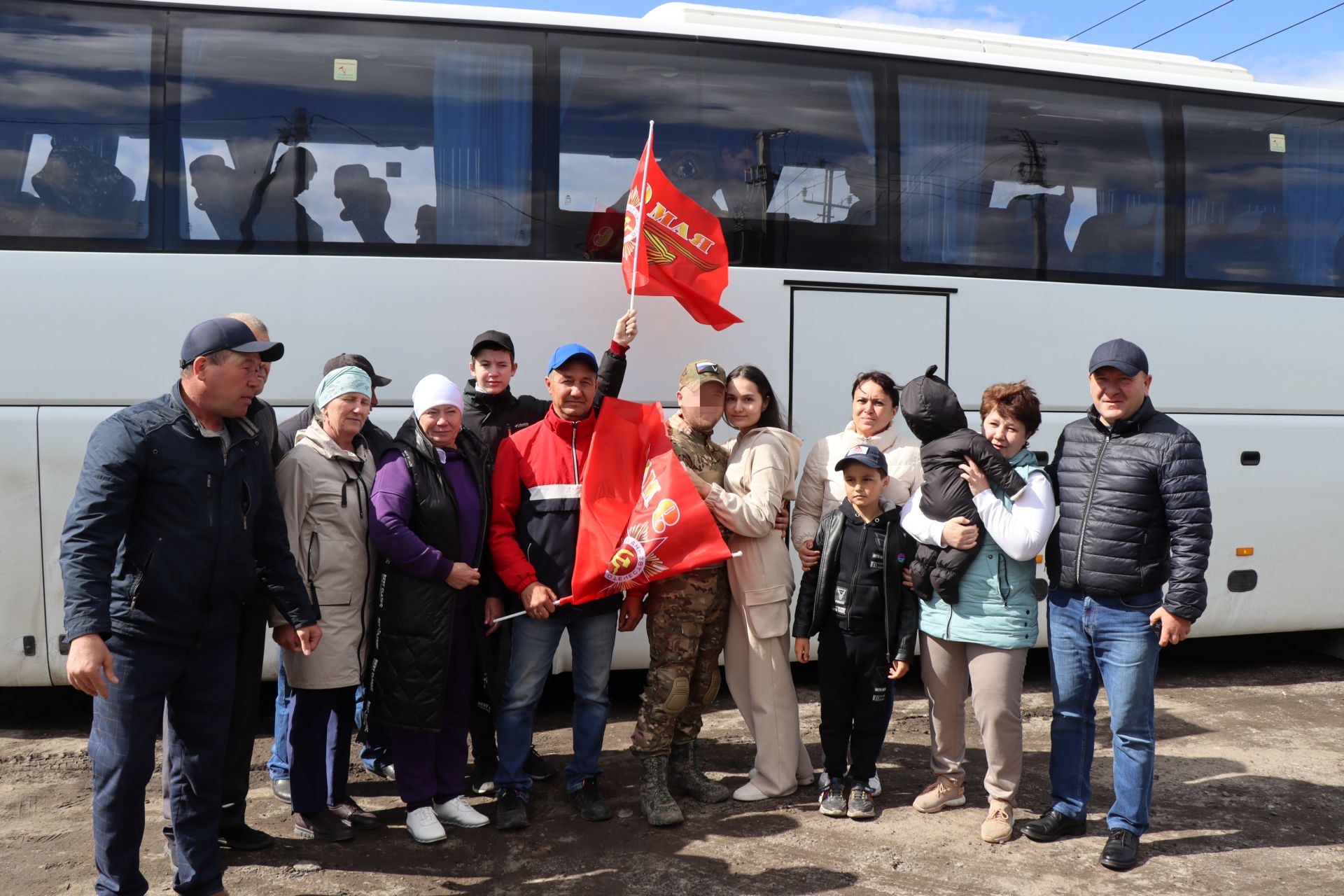 Долгожданная встреча: еще двое мобилизованных дрожжановцев вернулись в отпуск