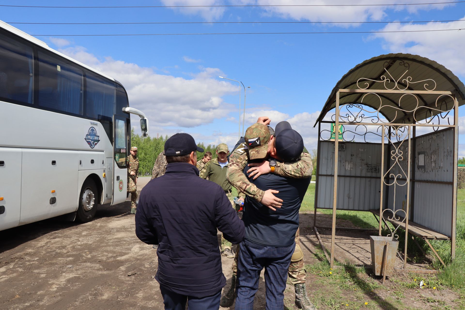 Долгожданная встреча: еще двое мобилизованных дрожжановцев вернулись в отпуск