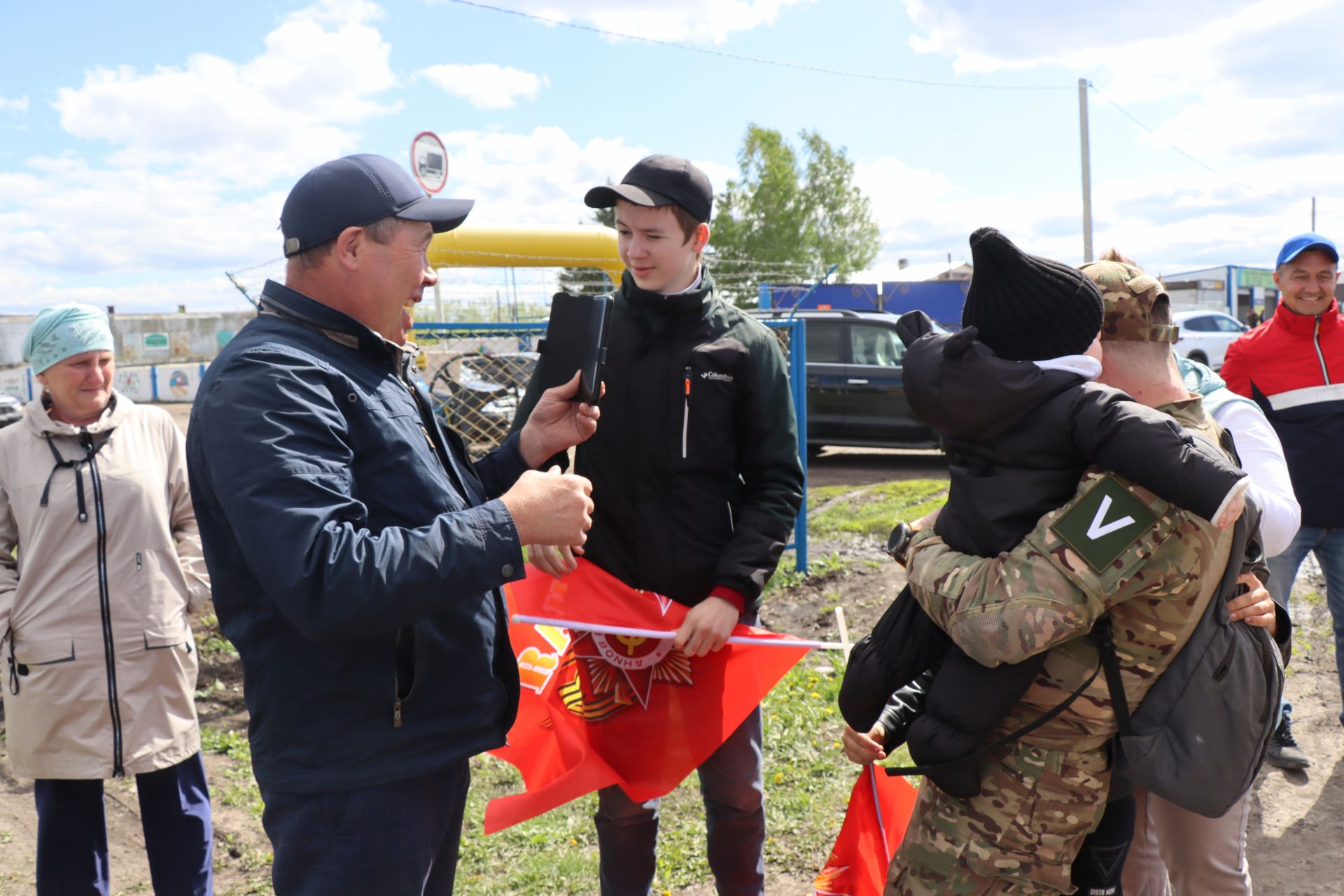 Долгожданная встреча: еще двое мобилизованных дрожжановцев вернулись в отпуск