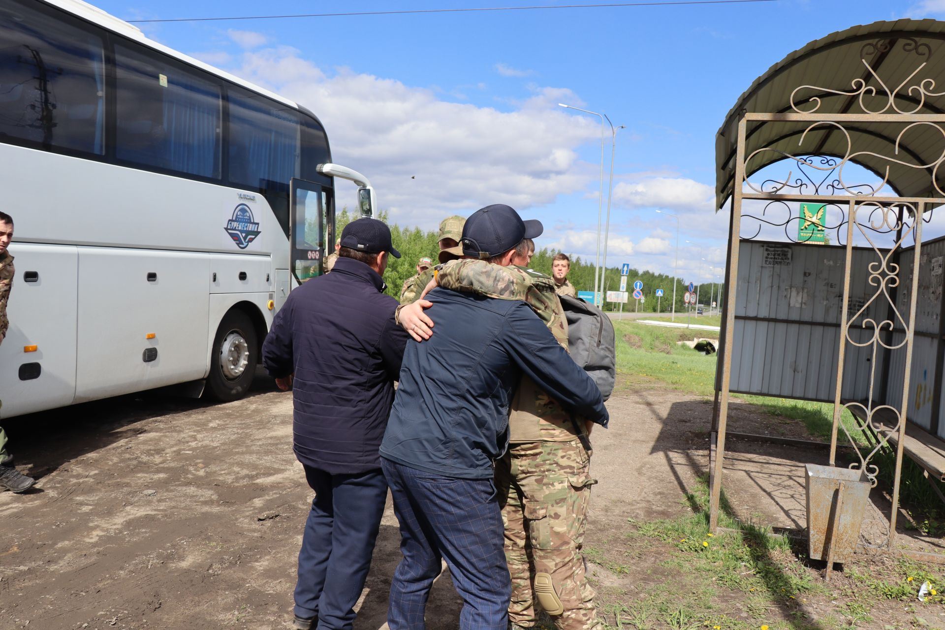 Долгожданная встреча: еще двое мобилизованных дрожжановцев вернулись в отпуск