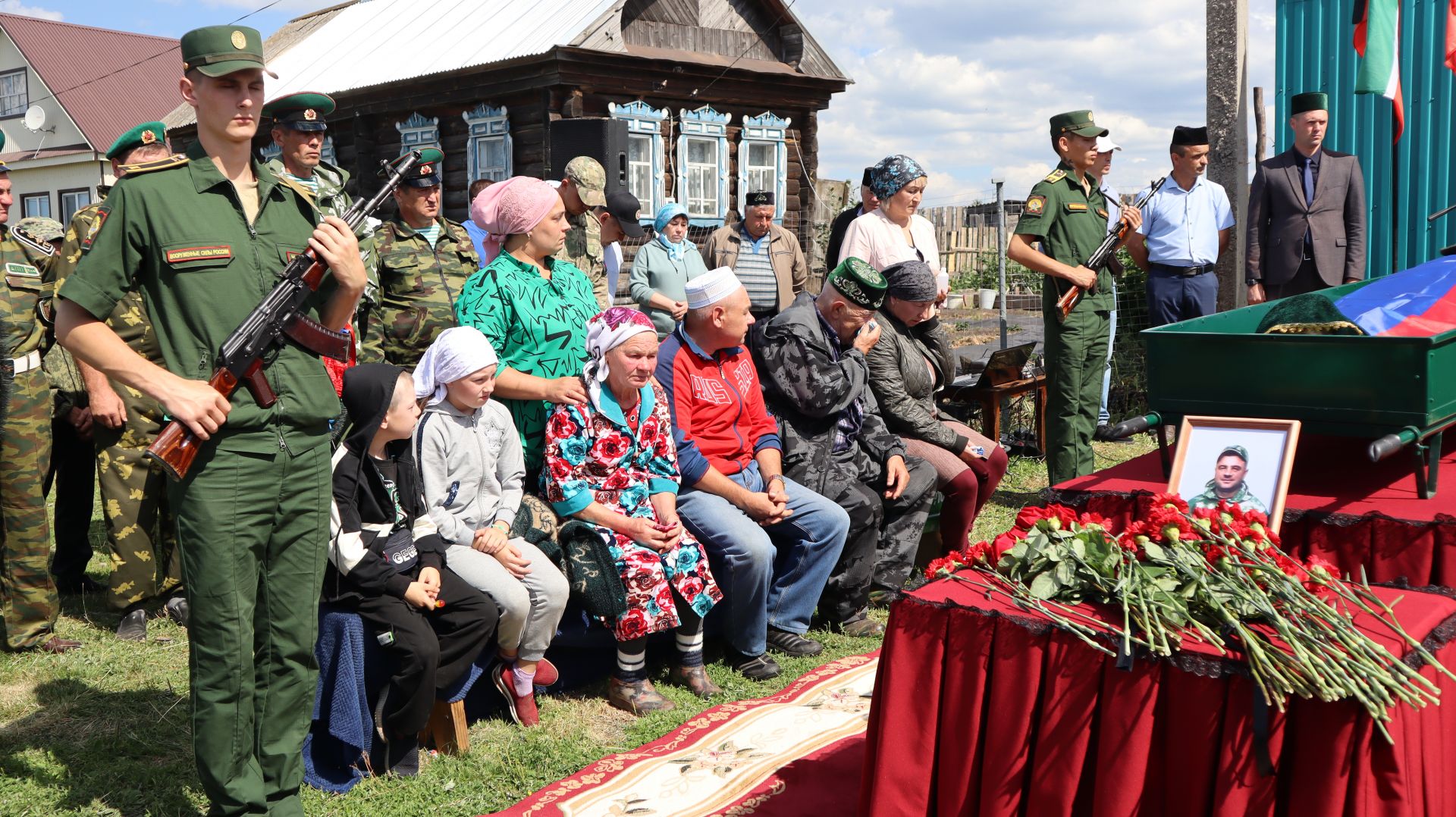 В Дрожжановском районе простились с военнослужащим, который погиб в СВО