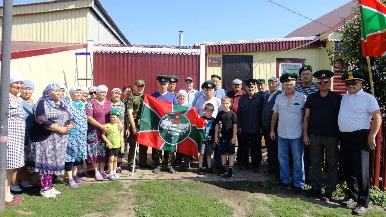 В Дрожжановском районе в доме погибшего в СВО бойца установили памятную доску