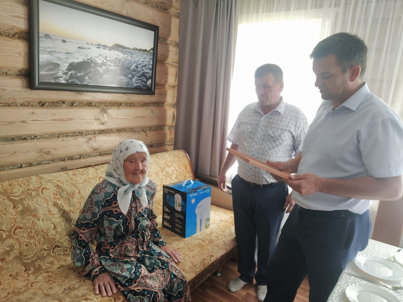 Жительницу села Городище Дрожжановского района РТ Елену Васильевну Мугинову поздравили с 90-летним юбилеем