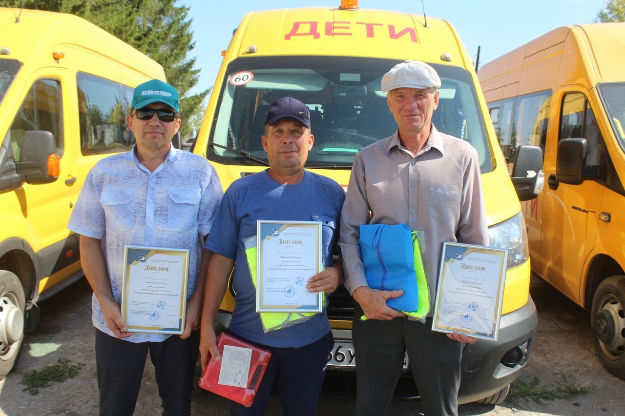 Чүпрәледә «Иң яхшы мәктәп автобусы йөртүчесе» бәйгесе узды