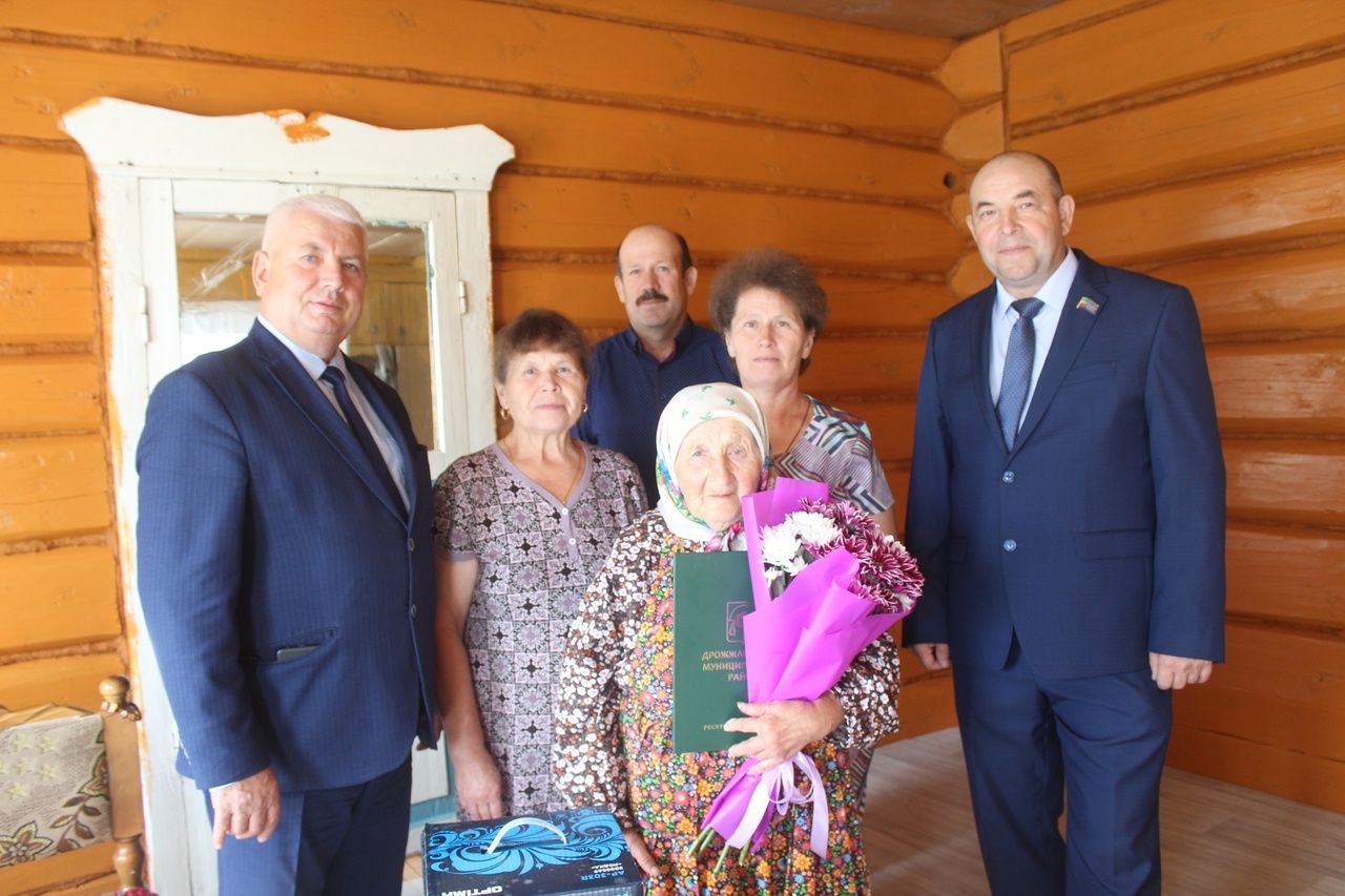 Яңа Элмәле авылында яшәүче Мария Николаевна Ефимова  90 яшьлек юбилеен билгеләп үтте