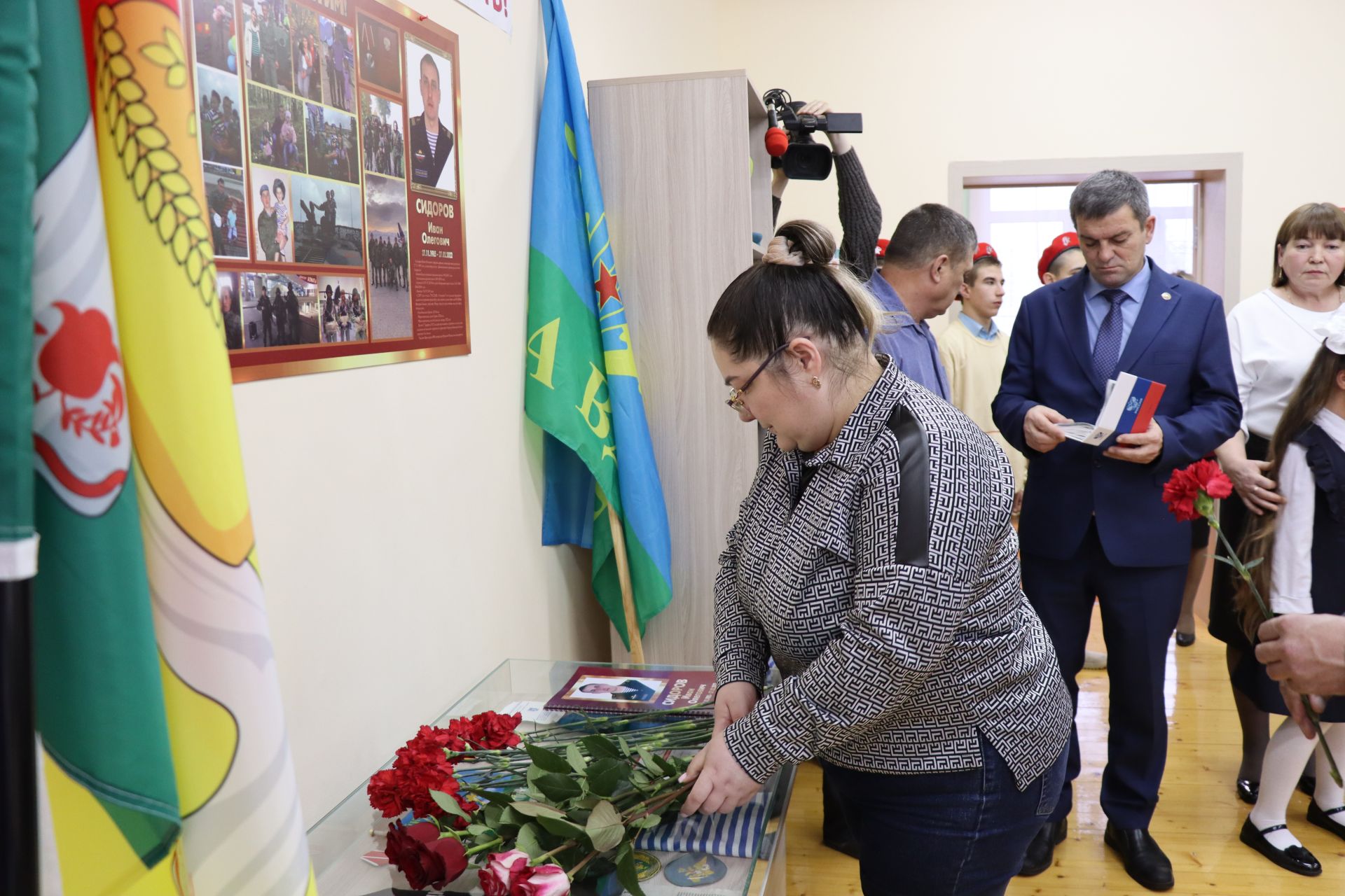 В Новобурундуковской начальной школе-детсаду открыли уголок памяти участнику СВО