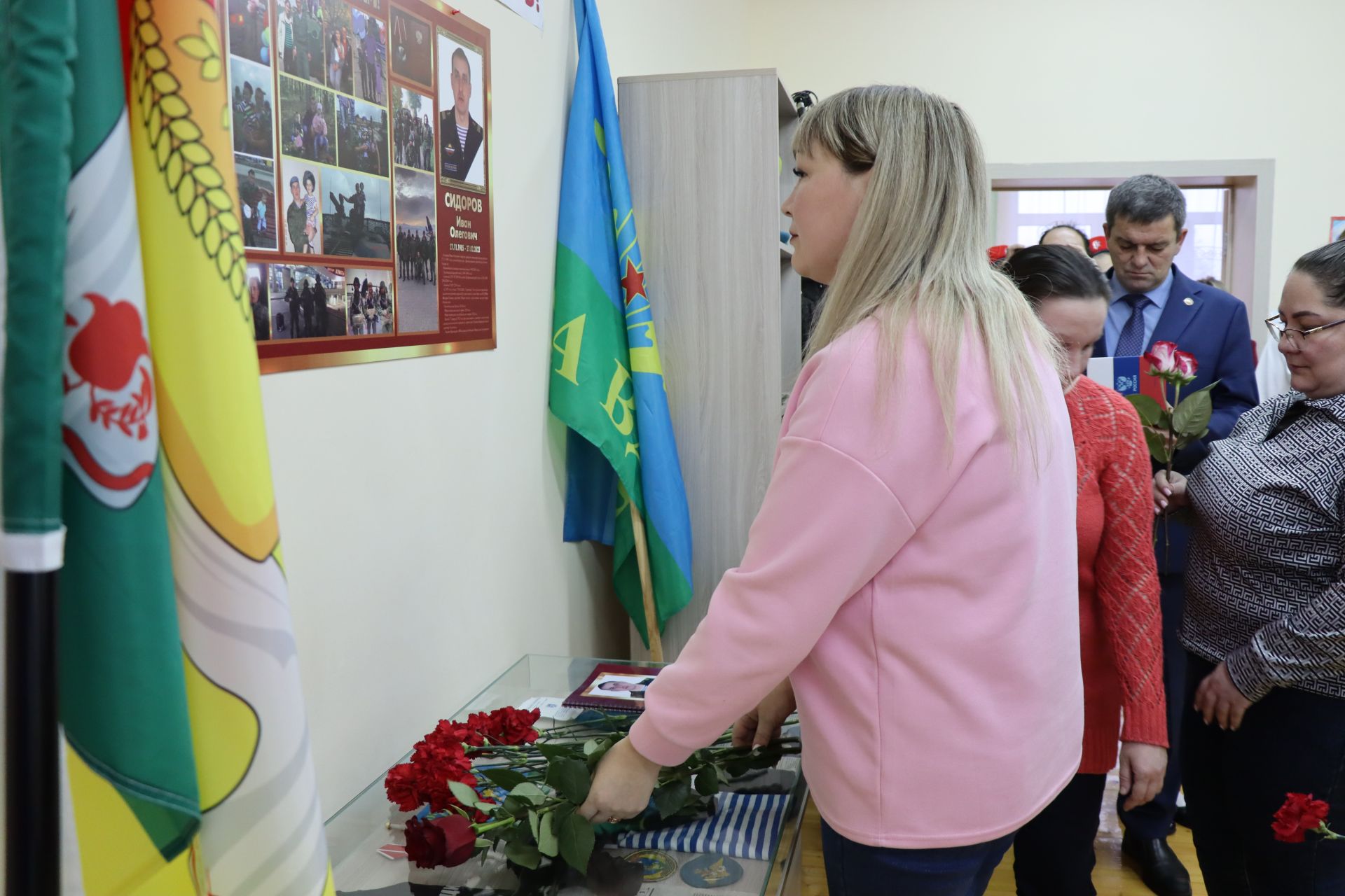 В Новобурундуковской начальной школе-детсаду открыли уголок памяти участнику СВО