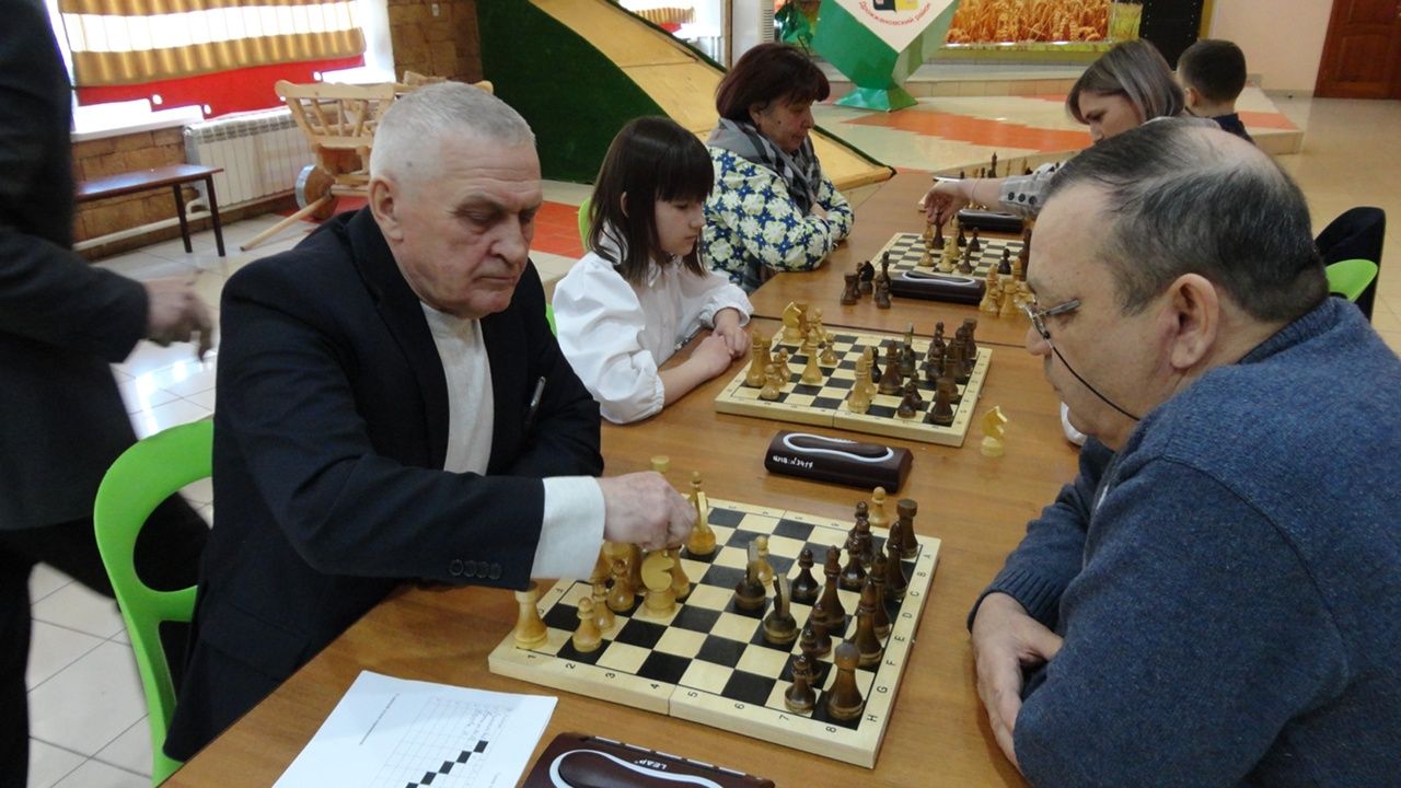 Муниципальный турнир «Связь поколений» собрал всех любителей дрожжановцев по шахматам