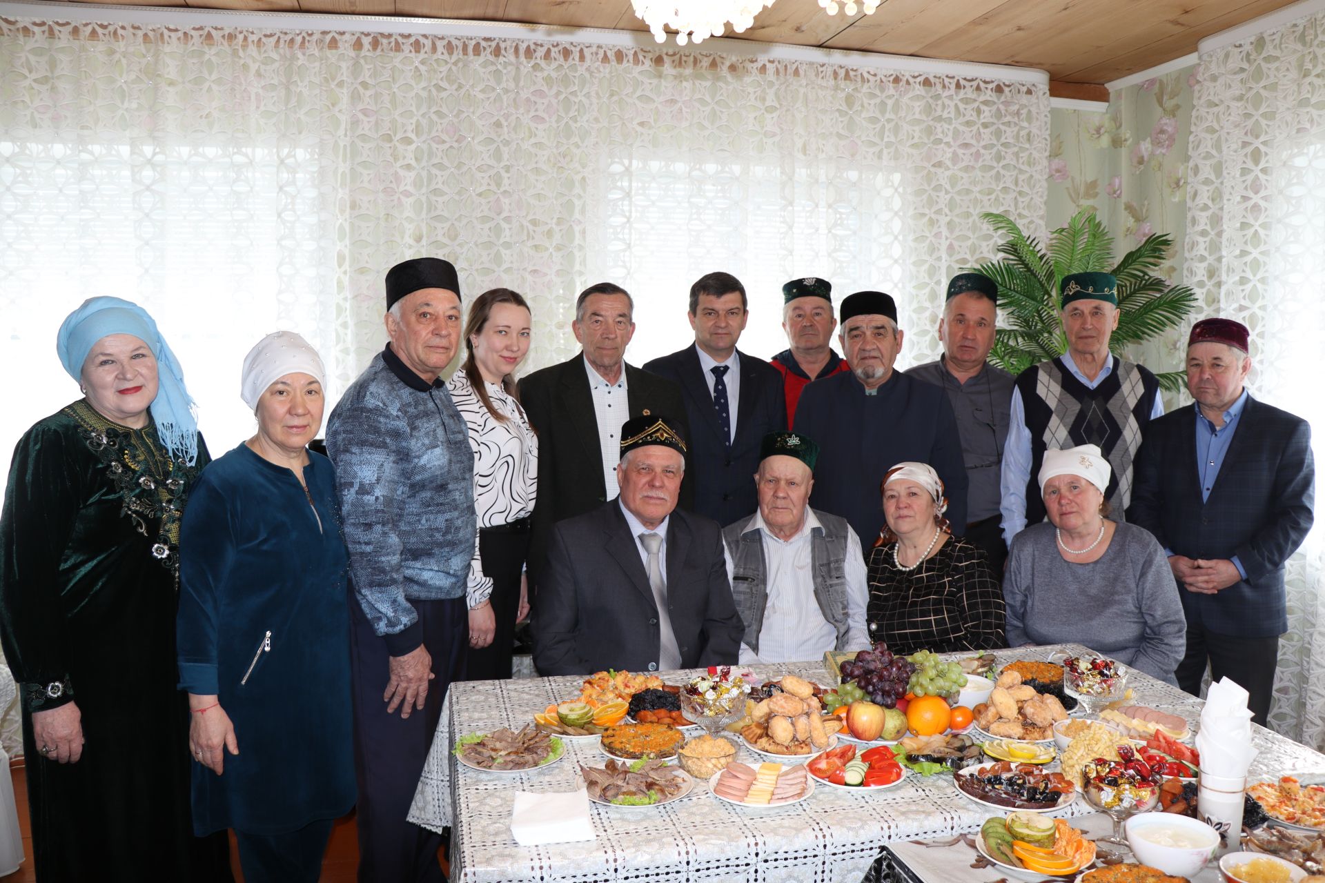 Әтисенең сугыштан кайтканын ишеткәч Тәүфикь Яфизов балалар йортыннан качкан