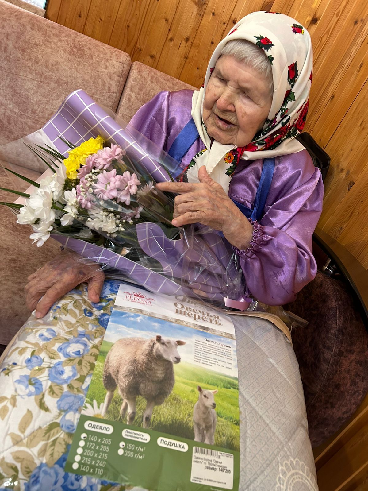 С 14 лет начала работать дояркой: в Дрожжановском районе РТ поздравили долгожительницу