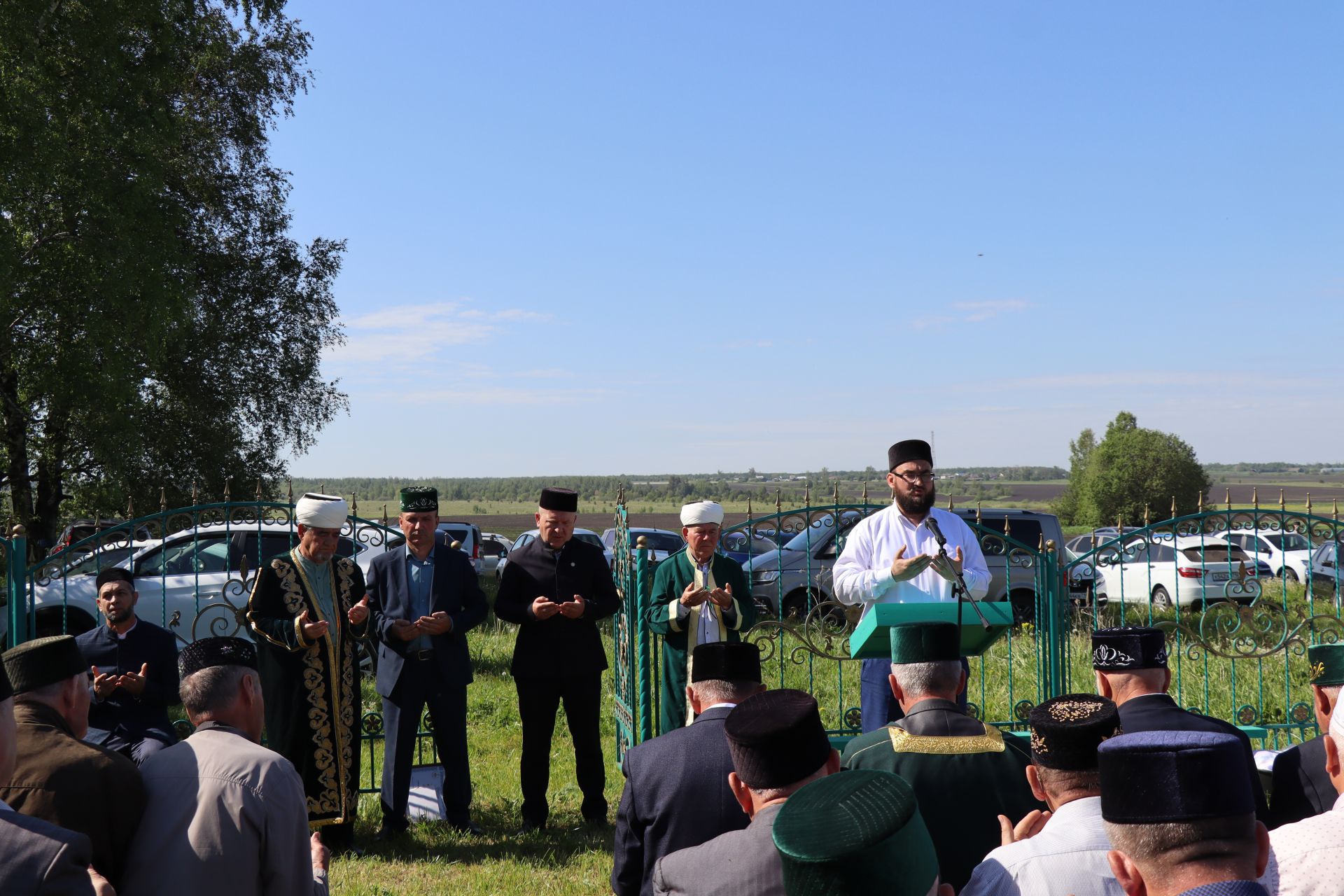 Мусульмане посетили могилу Кадыкай Абыз-бабай в Дрожжановском районе РТ