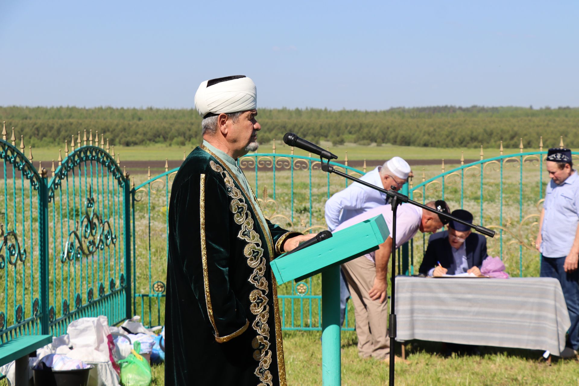 Мусульмане посетили могилу Кадыкай Абыз-бабай в Дрожжановском районе РТ