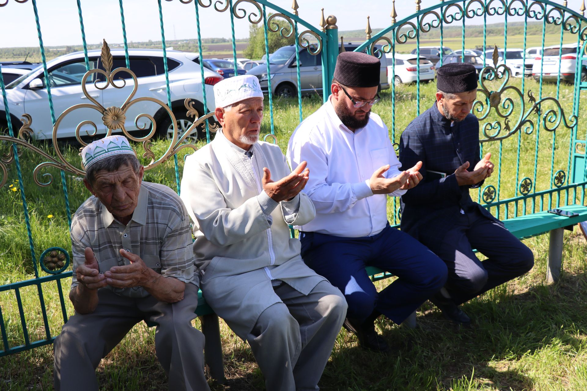 Мусульмане посетили могилу Кадыкай Абыз-бабай в Дрожжановском районе РТ