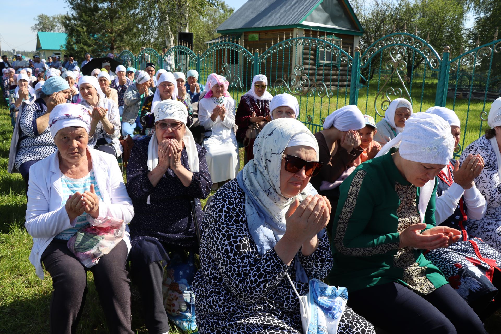 Мусульмане посетили могилу Кадыкай Абыз-бабай в Дрожжановском районе РТ