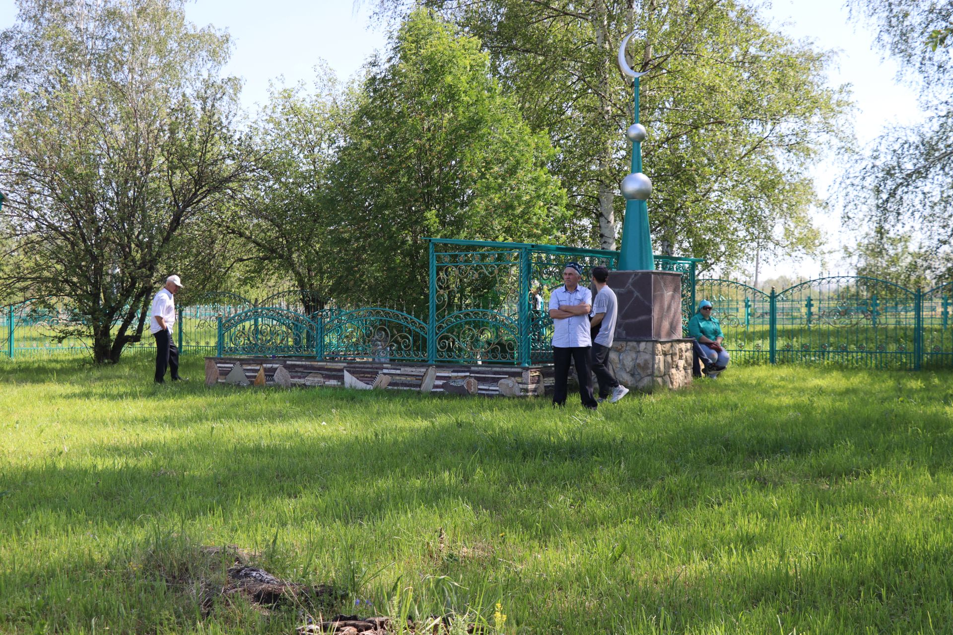 Мусульмане посетили могилу Кадыкай Абыз-бабай в Дрожжановском районе РТ