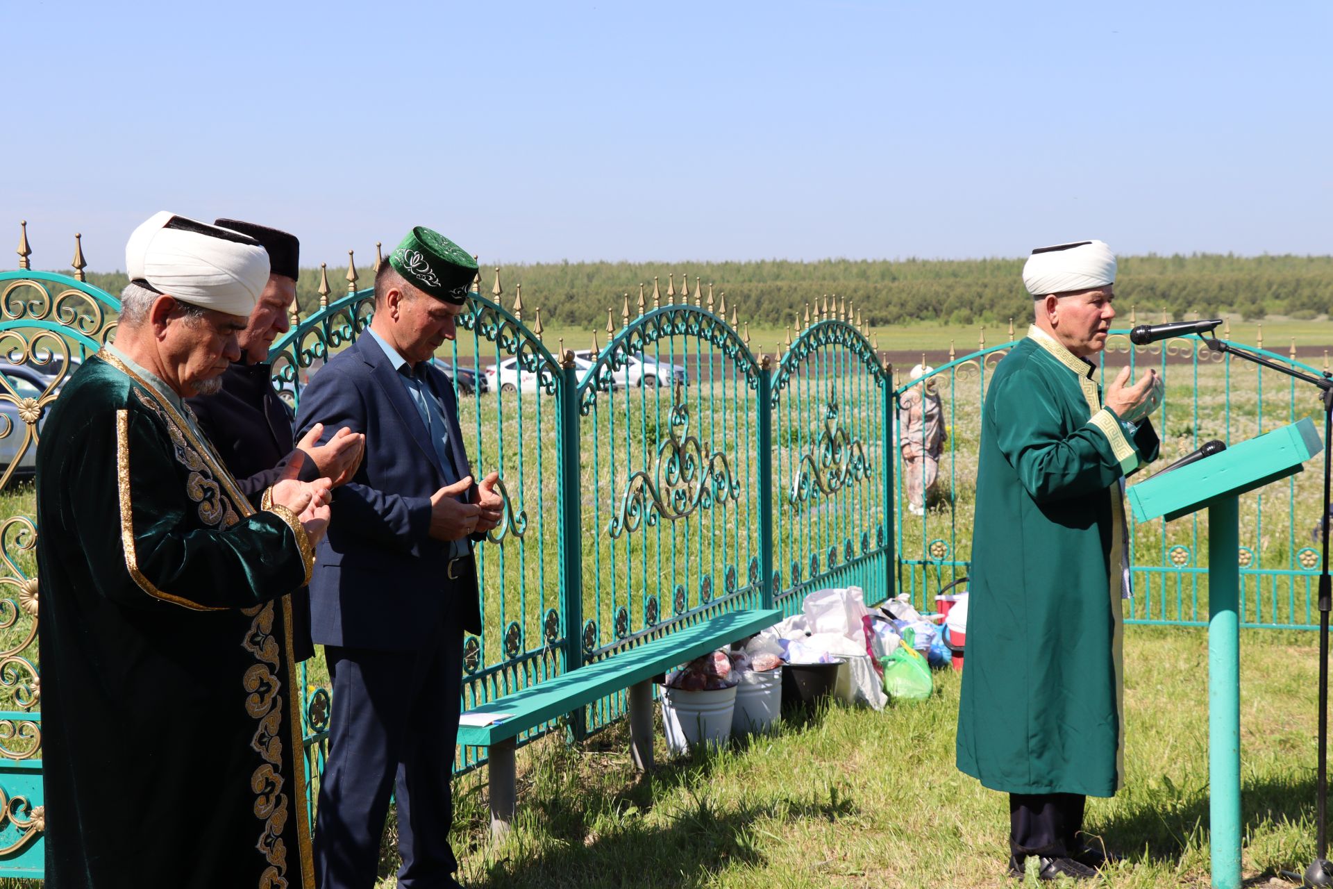 Мусульмане посетили могилу Кадыкай Абыз-бабай в Дрожжановском районе РТ