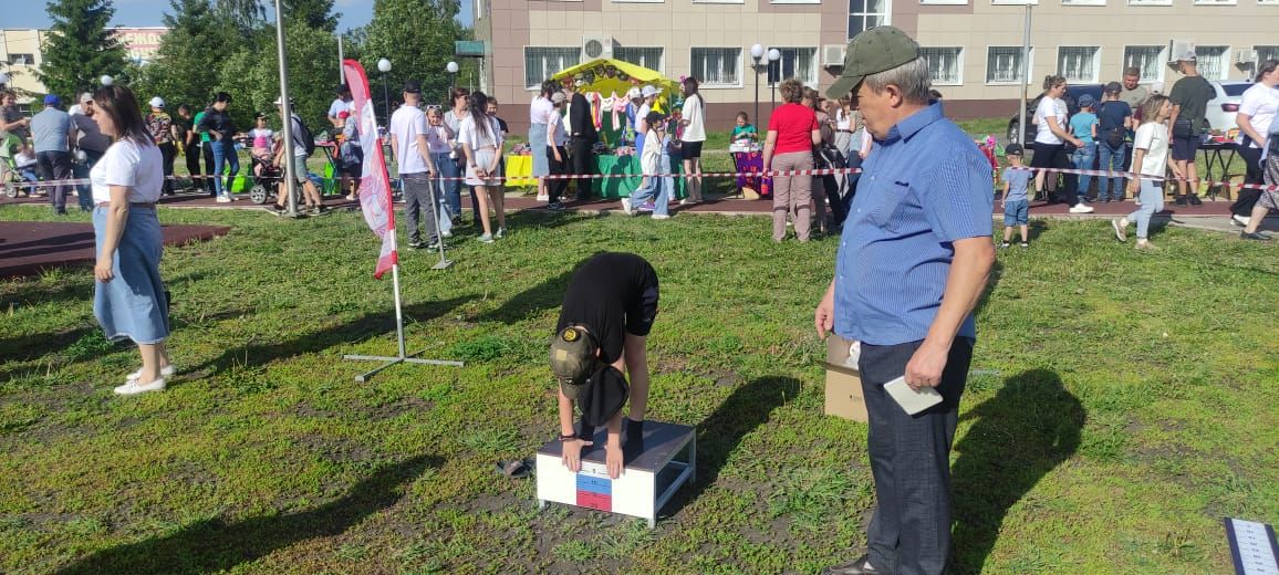 Во время празднования Дня защиты детей в Дрожжаном была организована мобильная площадка ГТО