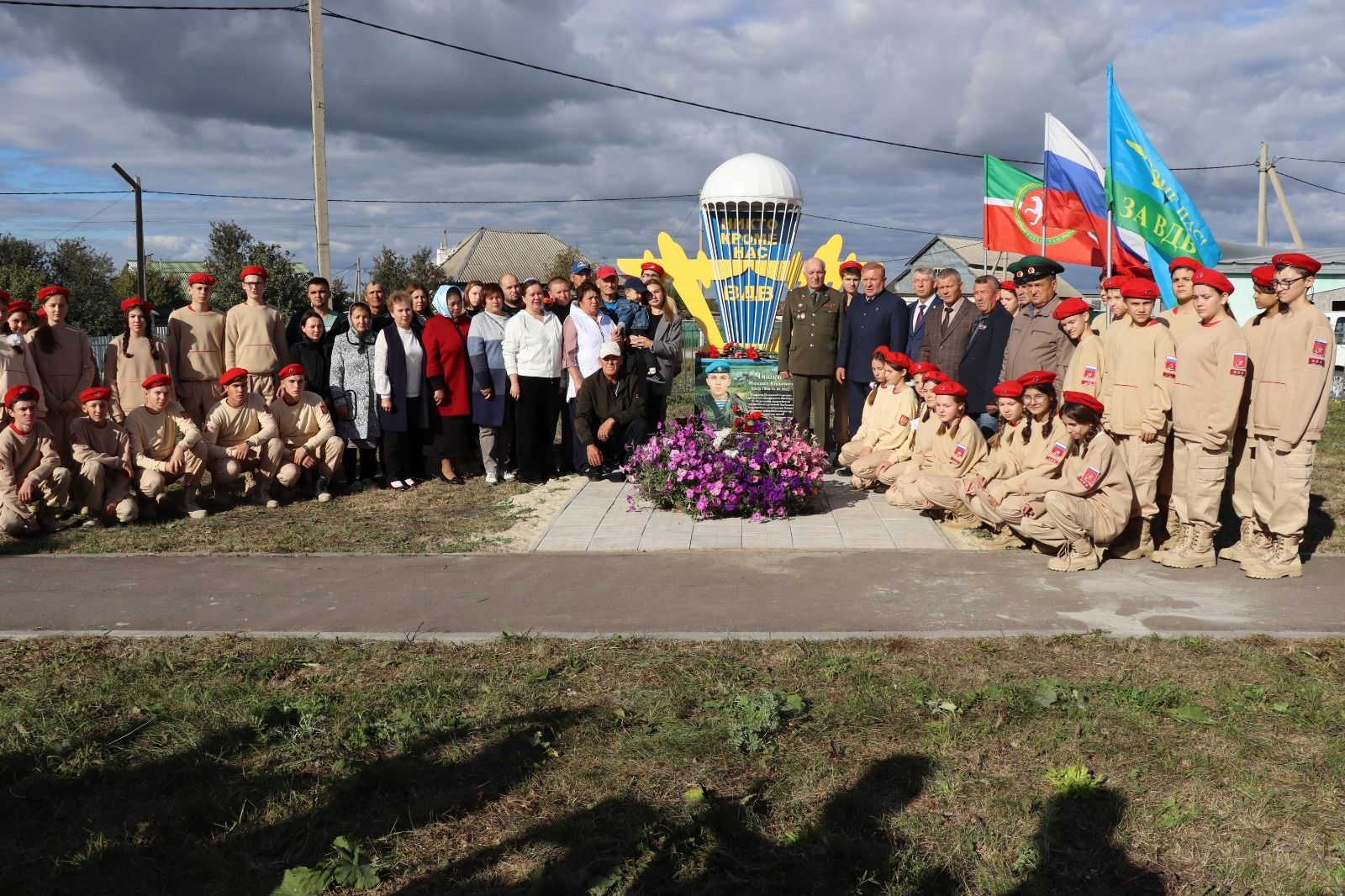 В селе Старое Дрожжаное Дрожжановского района РТ открыли монумент бойцу, погибшему на СВО