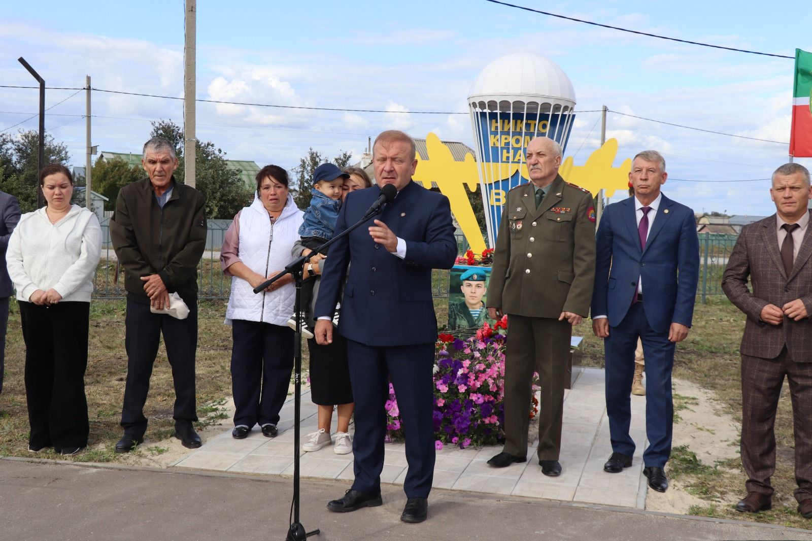 В селе Старое Дрожжаное Дрожжановского района РТ открыли монумент бойцу, погибшему на СВО