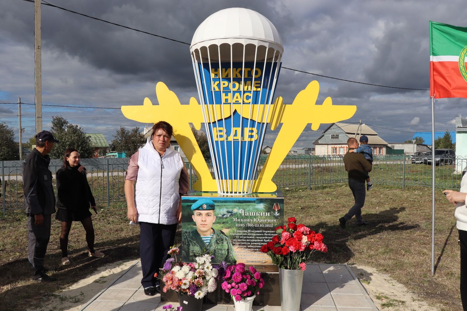 В селе Старое Дрожжаное Дрожжановского района РТ открыли монумент бойцу, погибшему на СВО