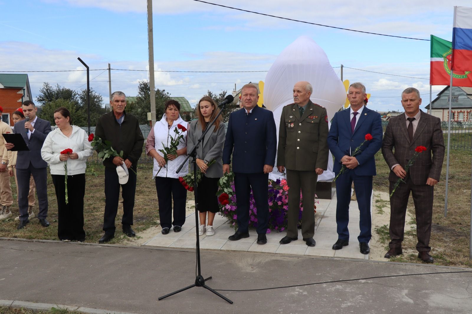 В селе Старое Дрожжаное Дрожжановского района РТ открыли монумент бойцу, погибшему на СВО