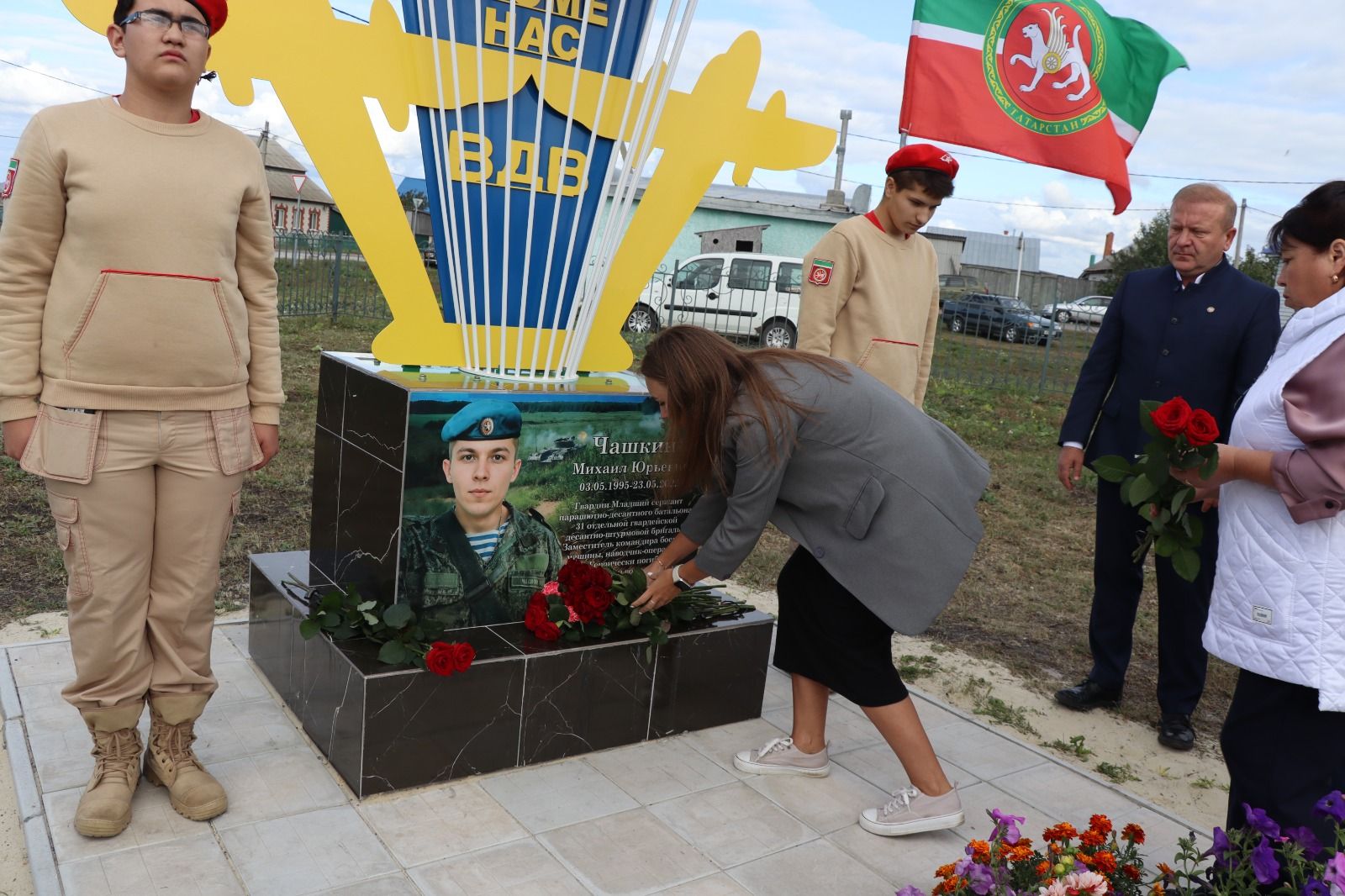 В селе Старое Дрожжаное Дрожжановского района РТ открыли монумент бойцу, погибшему на СВО