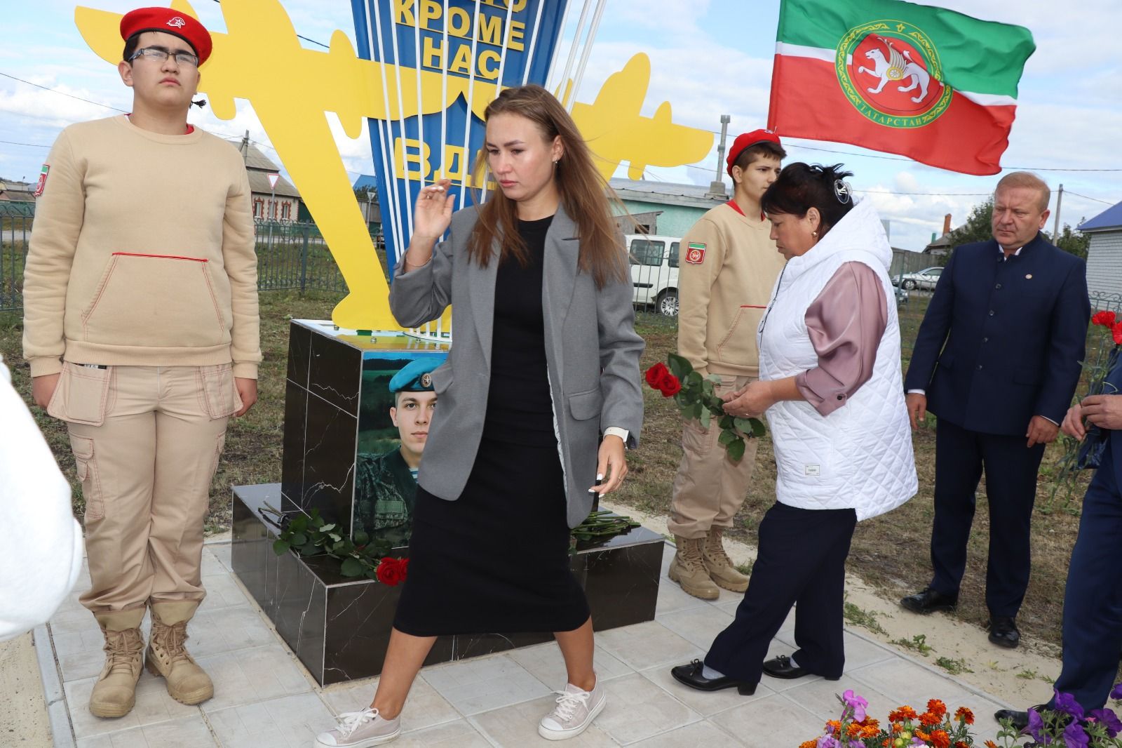 В селе Старое Дрожжаное Дрожжановского района РТ открыли монумент бойцу, погибшему на СВО