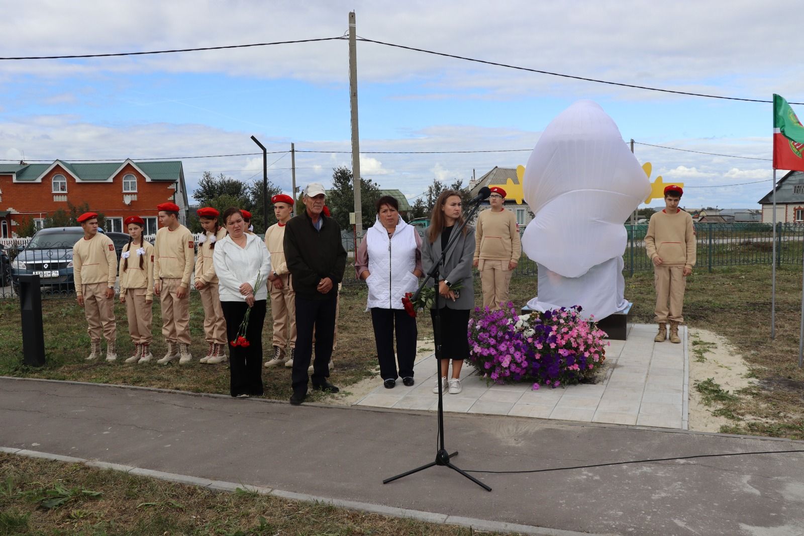 В селе Старое Дрожжаное Дрожжановского района РТ открыли монумент бойцу, погибшему на СВО