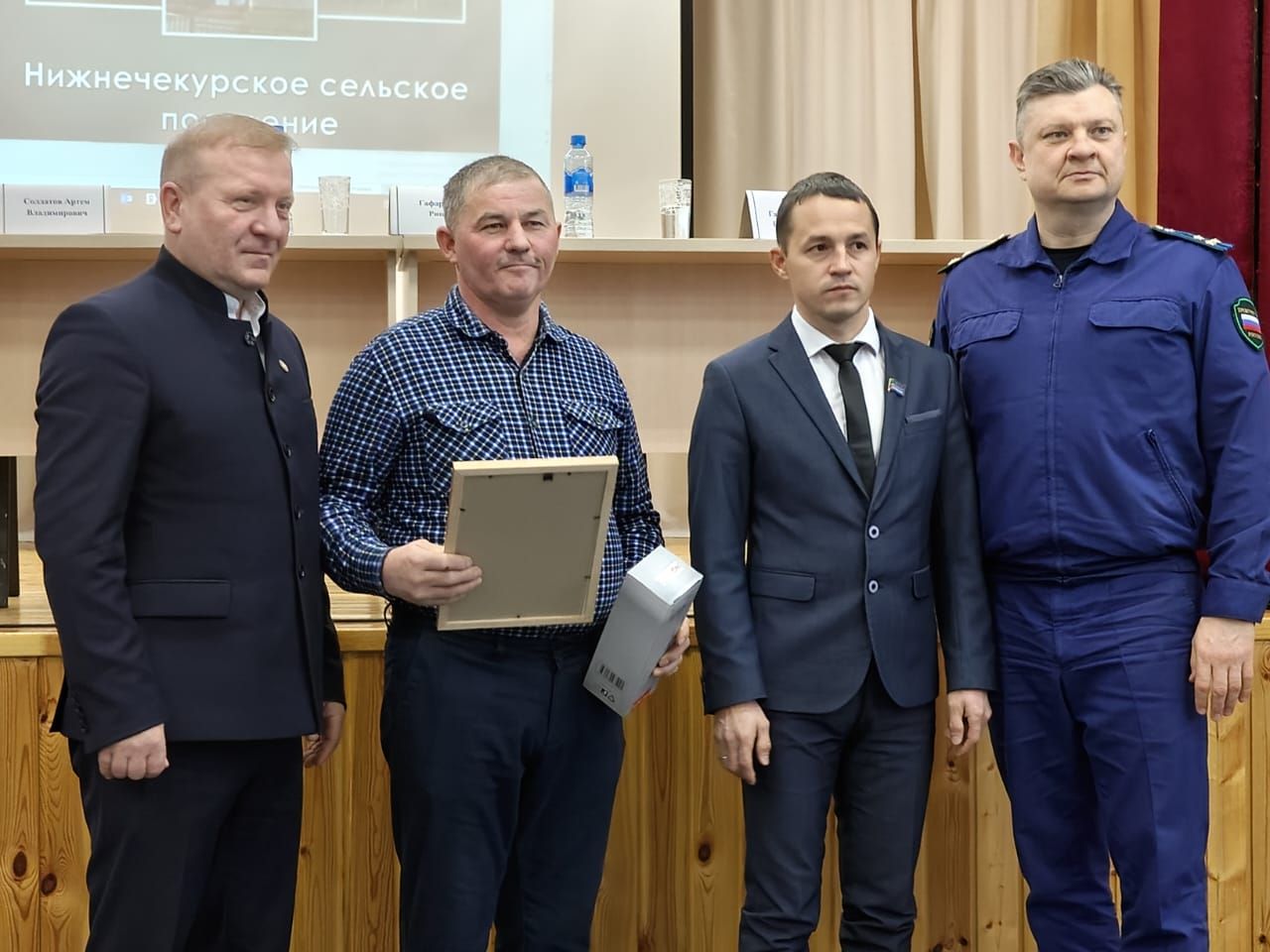 Обсуждение важных вопросов, награждения: в Дрожжановском районе проходят сходы граждан